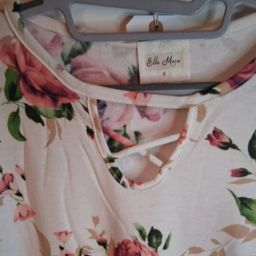 Floral Crisscross Long Sleeve Top in Cream and Pink - Picture 4 of 4